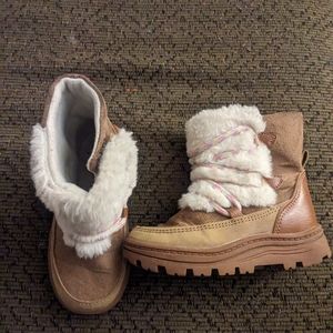 This is a  5 pair of shoe bundle!